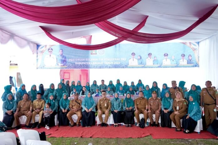 PKK Langkat Ujung Tombak Pemberdayaan Keluarga: Ny. Uke Retno Tegaskan Komitmen di Pertemuan Bulanan- Nusaberita