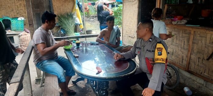 Bhabinkamtibmas Polsek Kuala Sampaikan Pesan Kamtibmas Pasca Pilkada - Nusaberita
