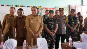 Pj Bupati Langkat Dampingi Ketua TP PKK Sumut Pantau Pemberian Makan Gratis untuk Siswa SD: Dukung Program Makanan Bergizi Gratis Presiden RI - Nusaberita