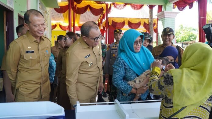 Pj Bupati Langkat Dampingi Ketua TP PKK Sumut Pantau Pemberian Makan Gratis untuk Siswa SD: Dukung Program Makanan Bergizi Gratis Presiden RI - Nusaberita