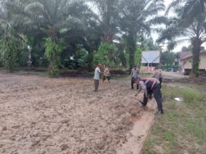 Polsek Besitang Polres Langkat Manfaatkan Lahan Kosong, Dukung Program Ketahanan Pangan - Nusaberita.live