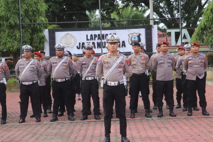 Kapolres Langkat Pimpin Apel Kesiapan Pam Gatur Malam Tahun Baru dan Perayaan Natal: Wujudkan Keamanan dan Kenyamanan Masyarakat
