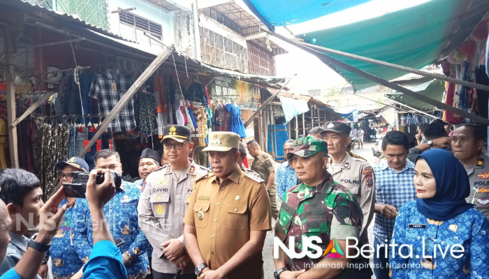 Kapolres Langkat- Pj Bupati- dan Dandim 0203 Sidak Pasar untuk Pastikan Ketersediaan Sembako Jelang Natal dan Tahun Baru-Nusaberita.live