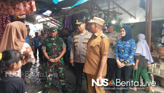 Kapolres Langkat- Pj Bupati- dan Dandim 0203 Sidak Pasar untuk Pastikan Ketersediaan Sembako Jelang Natal dan Tahun Baru-Nusaberita.live