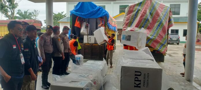 Pastikan Keamanan Polsek Tanjungpura Lakukan Pengawalan dan Pengamanan Pergeseran Logistik Pilkada 2024 Menuju Gudang Logistik KPU Langkat-Nusaberita.live