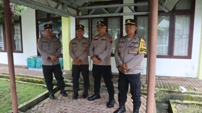 Personel Polres Langkat Amankan Penghitungan dan Rekapitulasi Suara di Gedung Pegnasos.-nusaberita.live