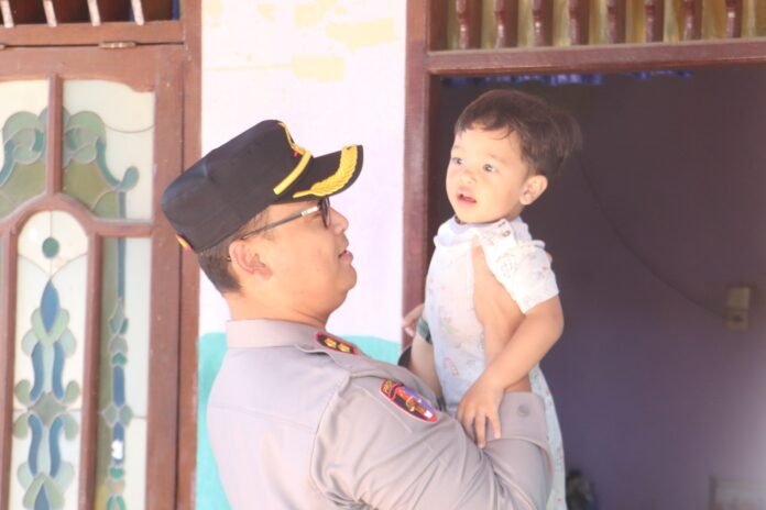 Kapolres Langkat- Sosok Pemimpin yang Dekat dan Penuh Cinta pada Anak-Anak - Nusaberita