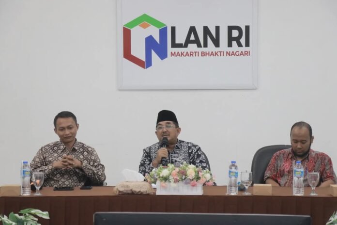 Bupati Tanjab Barat Kunjungi LAN Bandung untuk Persiapan Seleksi Jabatan Eselon Dua - Nusaberita