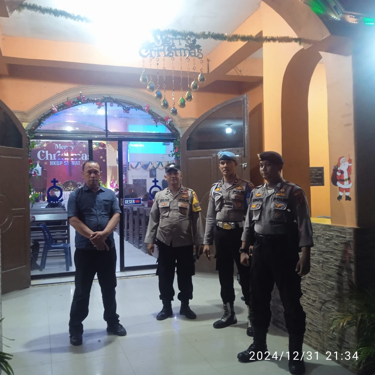 Polres Langkat Turunkan Personel Amankan Ibadah Malam Tahun Baru 2024 di Gereja-gereja