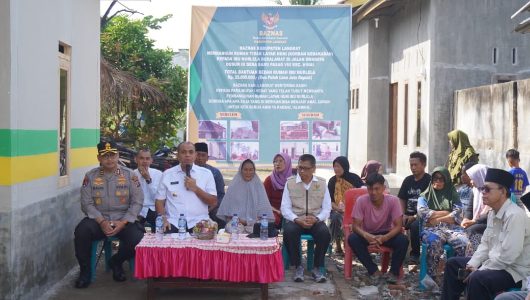 Pj Bupati Bersama Kapolres Langkat Menyerahkan Bantuan Baznas Kepada Warga Korban kebakaran-Nusaberita